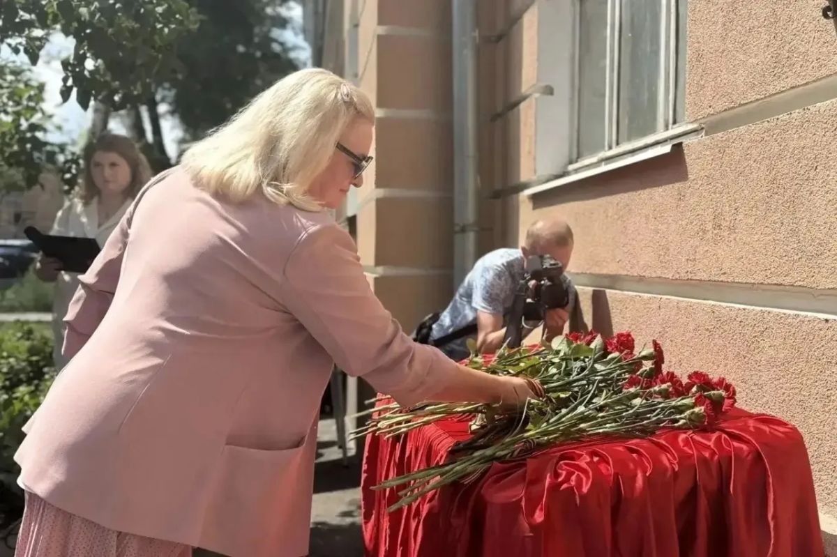 Мемориальную доску в память о шести участниках Великой Отечественной войны установили в Самаре Мемориальную доску в память о шести участниках Великой Отечественной войны установили в Самаре