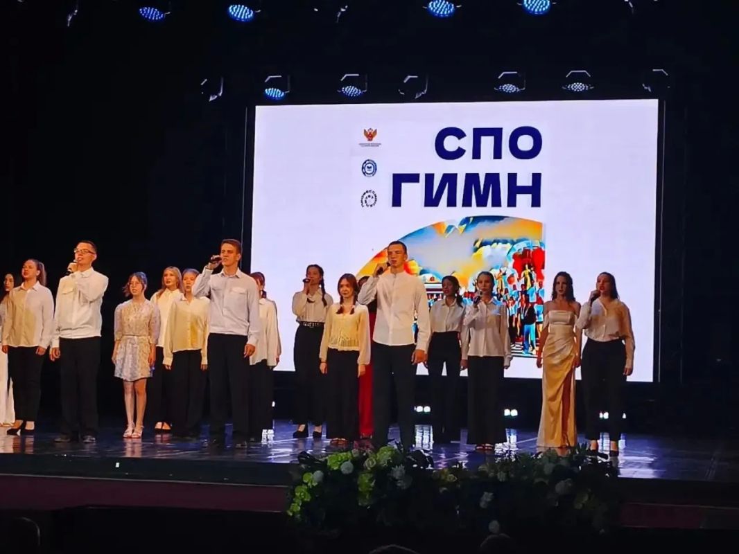 В Сызрани поздравили выпускников медколледжа В Сызрани поздравили выпускников медколледжа