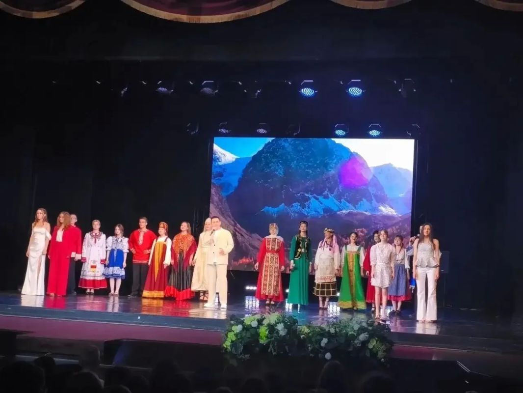 В Сызрани поздравили выпускников медколледжа В Сызрани поздравили выпускников медколледжа
