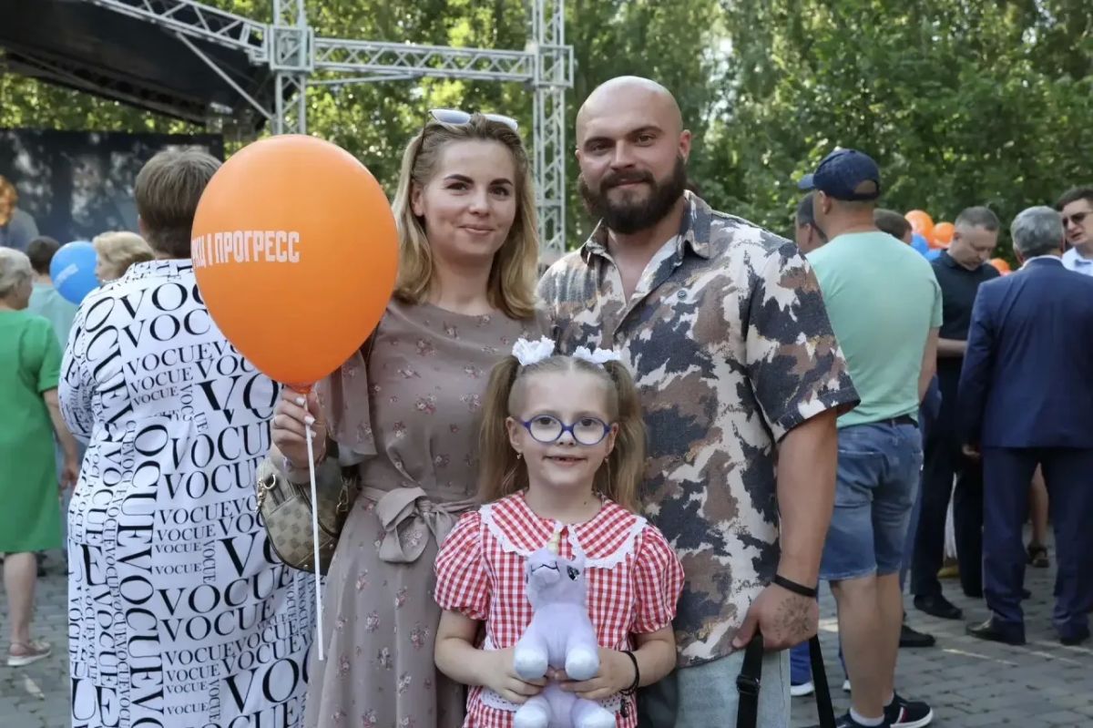 Семейные пары поздравили в День семьи, любви и верности в Самаре Семейные пары поздравили в День семьи, любви и верности в Самаре