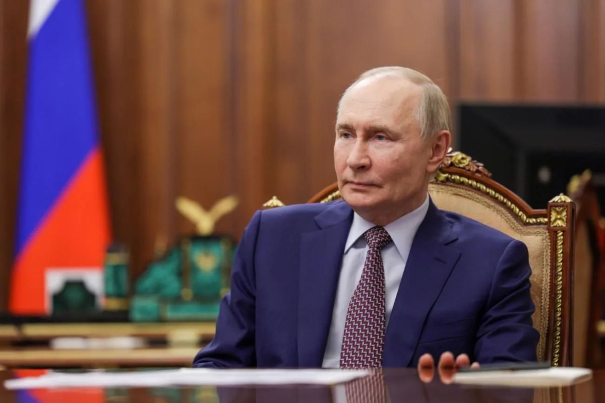 Владимир Путин поручил организовать смены по популяризации русского языка и литературы в детских лагерях