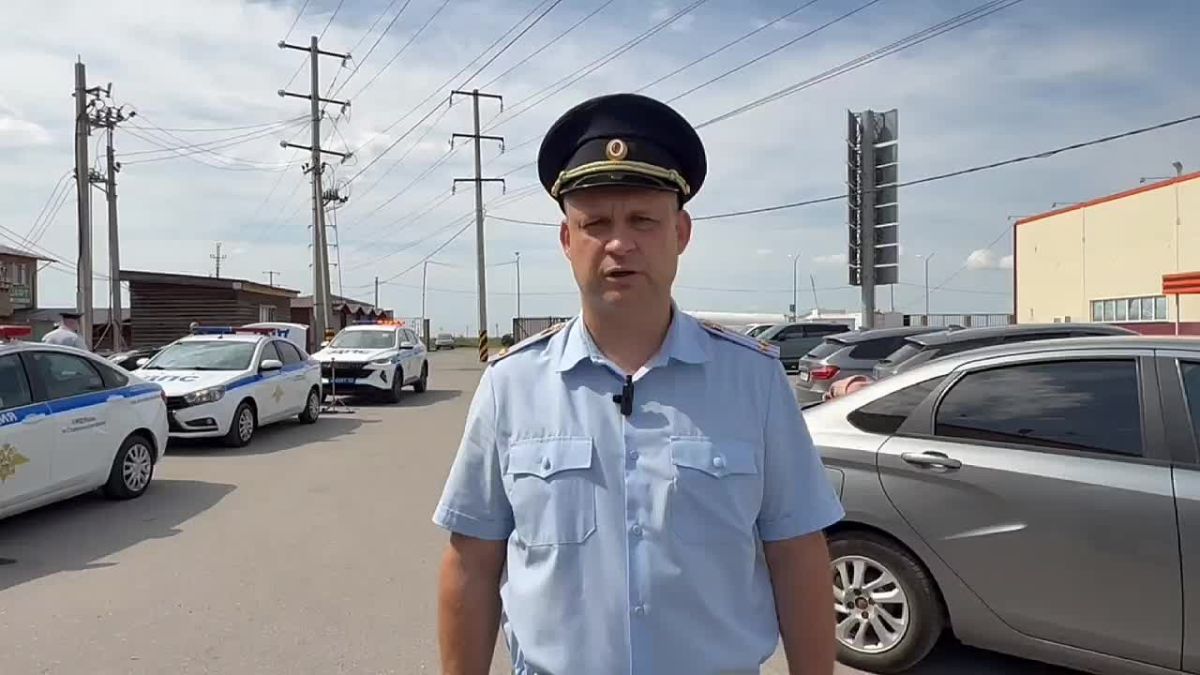Сотрудники полиции работали на месте ДТП в поселке Приморский Ставропольского района