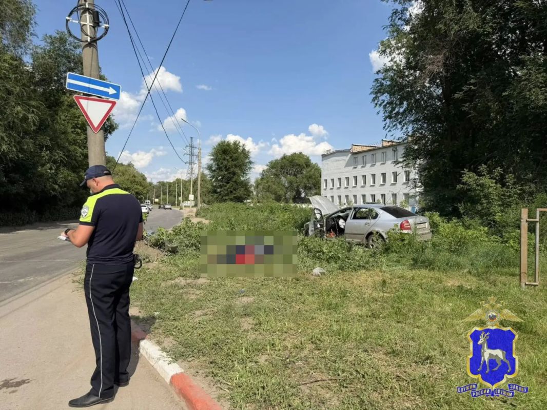 Сотрудники Госавтоинспекции работали на месте ДТП в Самаре Сотрудники Госавтоинспекции работали на месте ДТП в Самаре