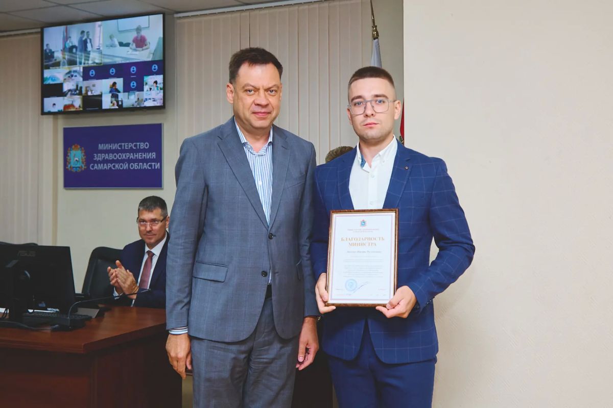 Андрей Орлов вручил отраслевые награды сотрудникам министерства и представителям учреждений здравоохранения Андрей Орлов вручил отраслевые награды сотрудникам министерства и представителям учреждений здравоохранения