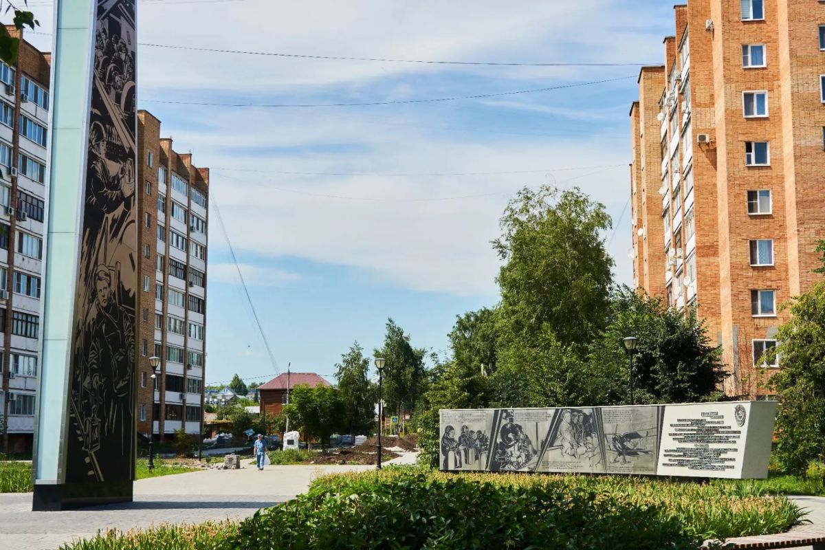 Лето — время обновлений. По федеральной программе «Формирование комфортной городской среды» преображается пространство между домами № 33 и № 44 на улице Дзержинского: здесь появится новый сквер Лето — время обновлений. По федеральной программе «Формирование комфортной городской среды» преображается пространство между домами № 33 и № 44 на улице Дзержинского: здесь появится новый сквер