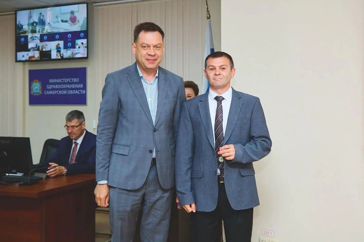 Андрей Орлов вручил отраслевые награды сотрудникам министерства и представителям учреждений здравоохранения Андрей Орлов вручил отраслевые награды сотрудникам министерства и представителям учреждений здравоохранения