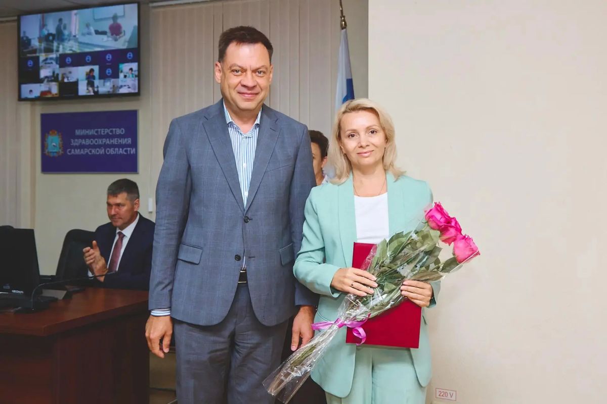 Андрей Орлов вручил отраслевые награды сотрудникам министерства и представителям учреждений здравоохранения Андрей Орлов вручил отраслевые награды сотрудникам министерства и представителям учреждений здравоохранения