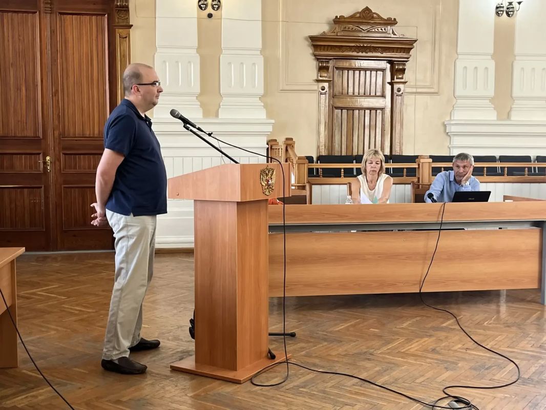 Свидетель видел, как Тархова и мужчина с бородкой 3 января выносили пакеты