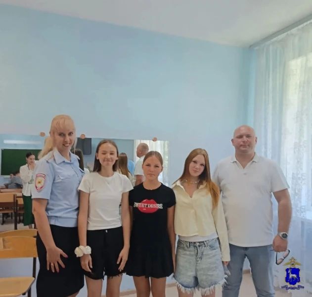 Полицейские Самарской области совместно с общественниками проводят встречи с детьми в рамках акции «Каникулы с Общественным советом» Полицейские Самарской области совместно с общественниками проводят встречи с детьми в рамках акции «Каникулы с Общественным советом»