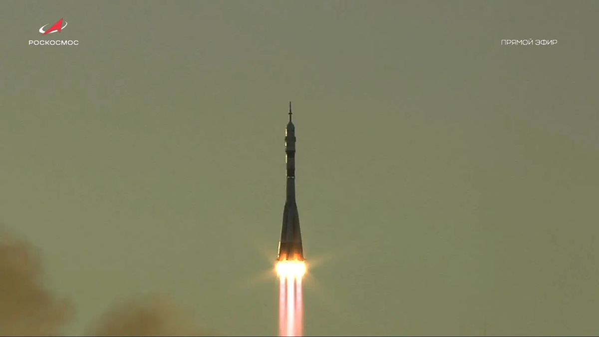 Есть старт! Самарская ракета-носитель «Союз-2.1а» запустила с «Байконура» в космос пилотируемый корабль