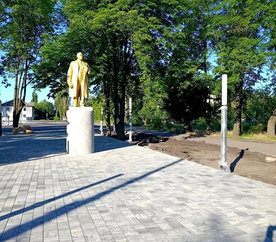 #Своих не бросаем Министр энергетики и ЖКХ Самарской области Виталий Брижань вместе со своим коллегой из... #Своих не бросаем Министр энергетики и ЖКХ Самарской области Виталий Брижань вместе со своим коллегой из...