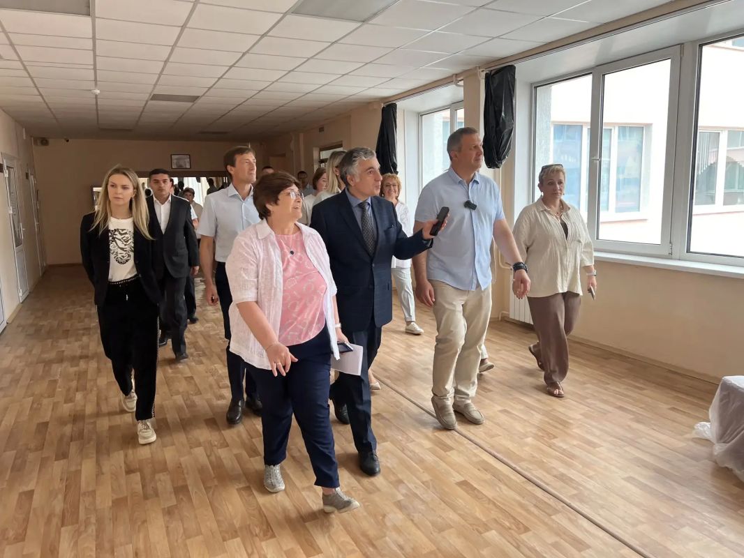 В Самаре оценили ход ремонта и в лицее № 131 «Созвездие» В Самаре оценили ход ремонта и в лицее № 131 «Созвездие»