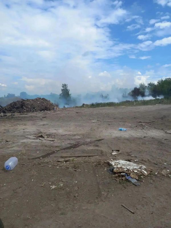 Свалка полыхает в Волжском районе Свалка полыхает в Волжском районе