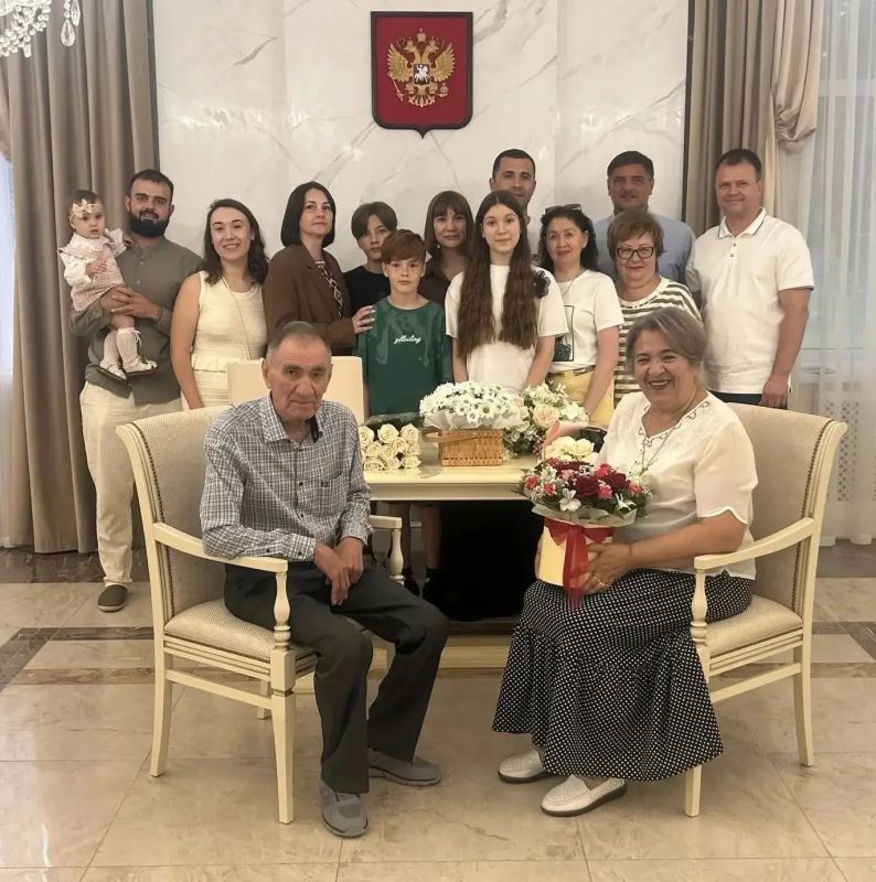 В ЗАГСе Тольятти состоялось праздничное мероприятие, посвящённое чествованию супружеской пары Рахматуллиных Ильясa Гусмановича и Фании Хуснулловны, отметившей золотой юбилей совместной жизни В ЗАГСе Тольятти состоялось праздничное мероприятие, посвящённое чествованию супружеской пары Рахматуллиных Ильясa Гусмановича и Фании Хуснулловны, отметившей золотой юбилей совместной жизни