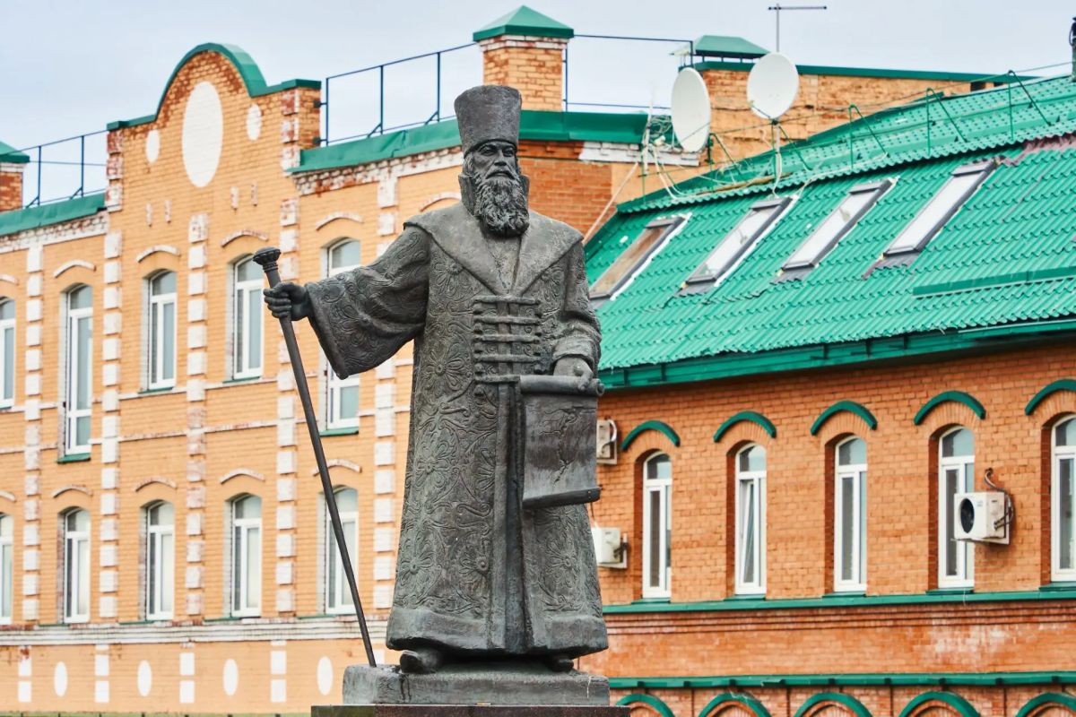 Одним пасмурным днём в купеческом городе С Одним пасмурным днём в купеческом городе С
