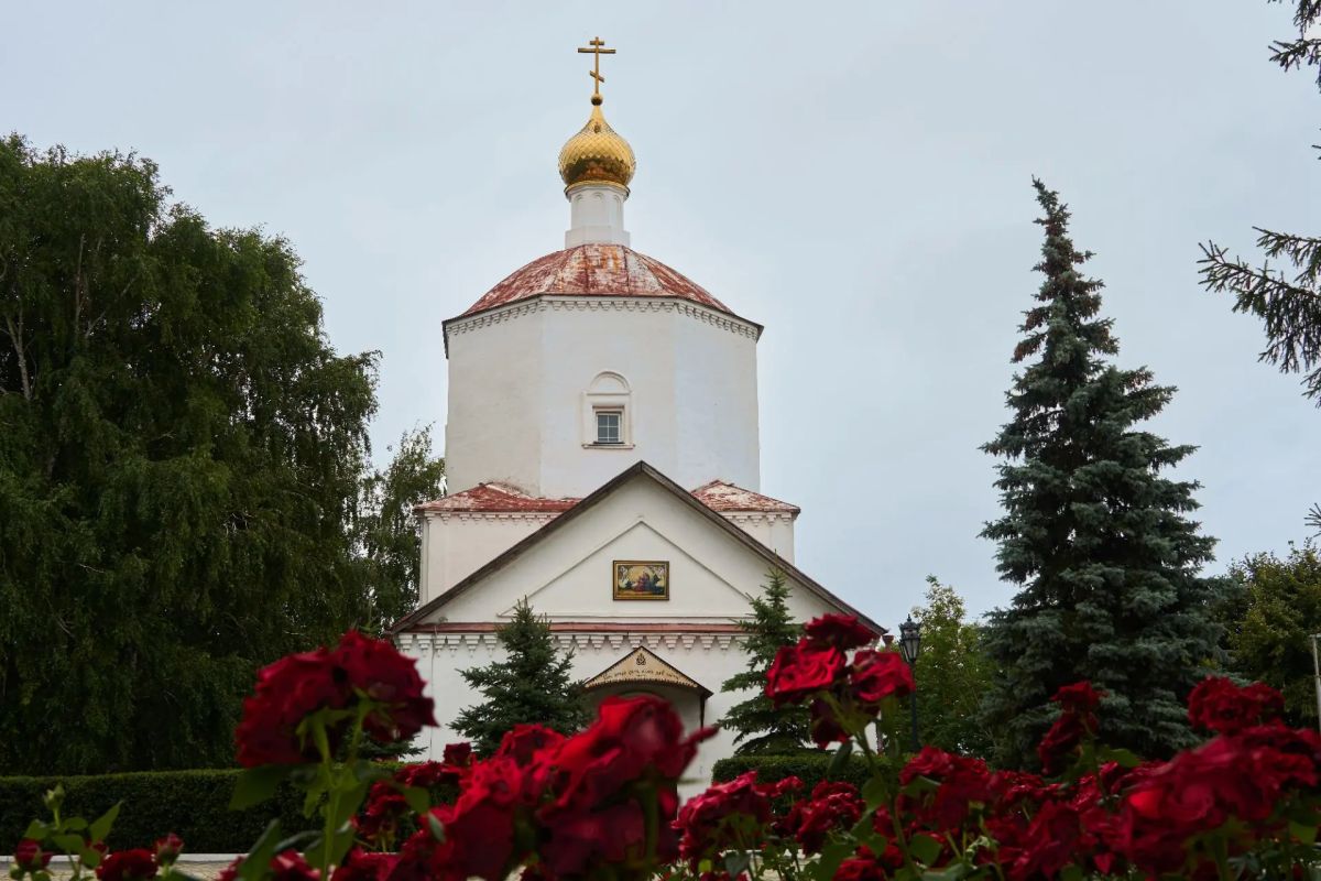 Одним пасмурным днём в купеческом городе С Одним пасмурным днём в купеческом городе С