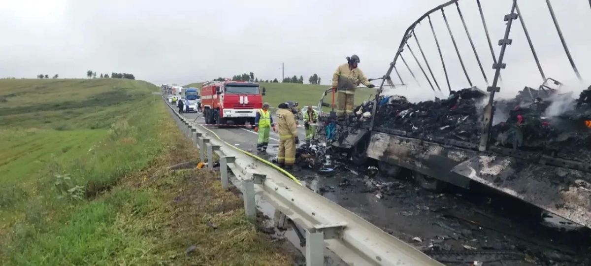 В ДТП на трассе М-5 в Самарской области погибли три человека В ДТП на трассе М-5 в Самарской области погибли три человека