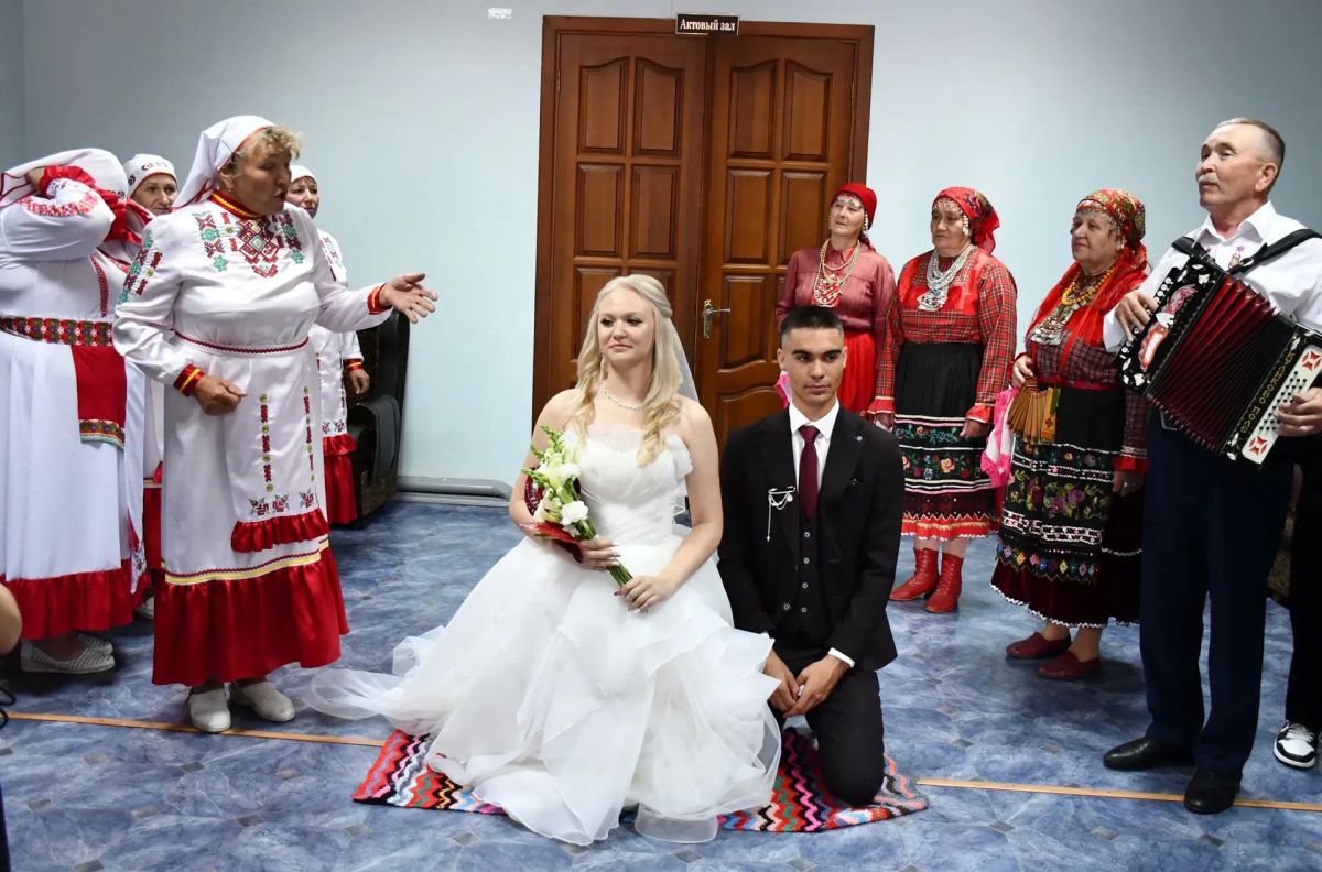В рамках Фестиваля национальных свадеб в ЗАГСе Шенталинского района прошла торжественная церемония государственной регистрации заключения брака В рамках Фестиваля национальных свадеб в ЗАГСе Шенталинского района прошла торжественная церемония государственной регистрации заключения брака