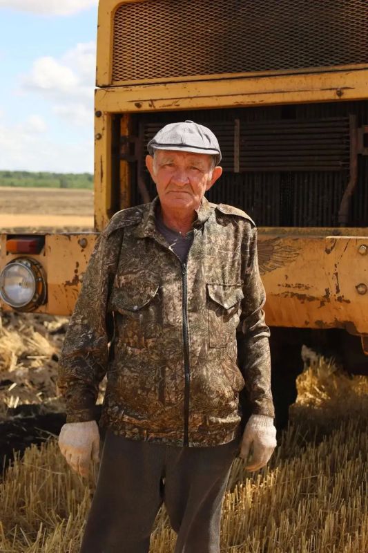 На полях Хворостянского района каждый час на счету: хозяйства ведут уборку озимых с максимальной отдачей На полях Хворостянского района каждый час на счету: хозяйства ведут уборку озимых с максимальной отдачей