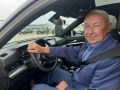 Трогательный момент дня!. В честь Дня открытых дверей АВТОВАЗа для ветеранов предприятия подготовили тест-драйв на автомобилях LADA