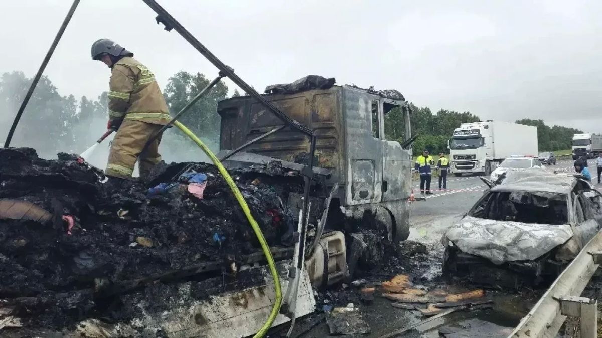 Вспыхнули машины. В цепном ДТП под Самарой погибли двое детей