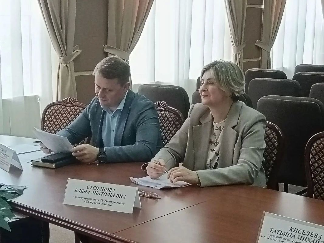 Врио руководителя Территориального управления Росимущества в Самарской области Елена Степанова по приглашению министра имущественных отношений Самарской области Игоря Андреева приняла участие в совещании, посвящённом...