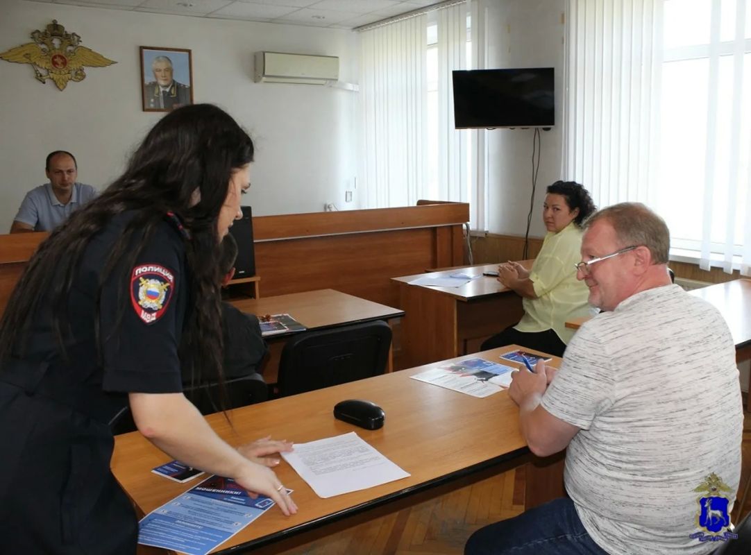 Полицейские Самарской области и общественники обсудили с представителями таксопарков вопросы профилактики мошенничества