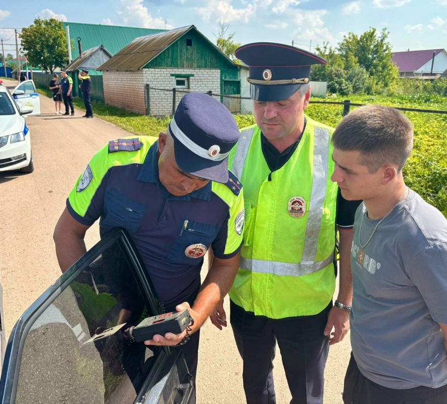В Волжском, Борском, Богатовском и Клявлинском районах также проходят рейдовые мероприятия, направленные на выявление автомобилей с незаконной тонировкой В Волжском, Борском, Богатовском и Клявлинском районах также проходят рейдовые мероприятия, направленные на выявление автомобилей с незаконной тонировкой