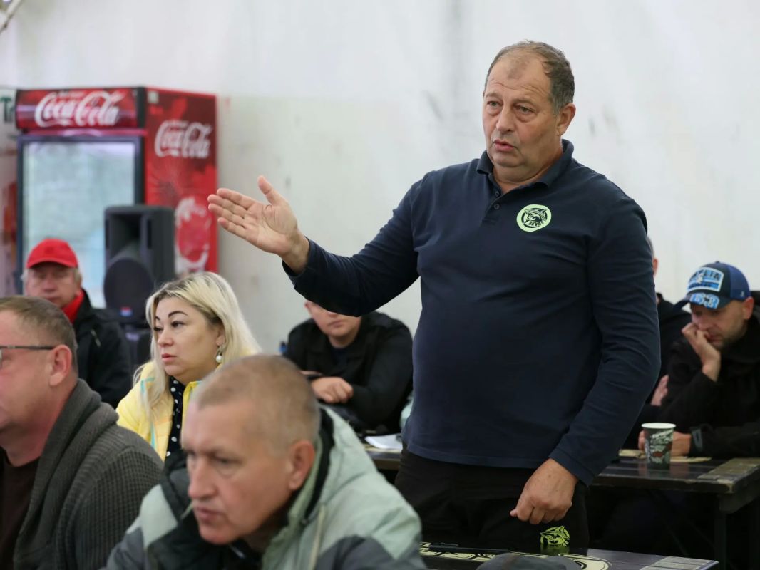 Иван Носков: Совместно с министром экологии Самарской области Артемом Ефимовым и руководителем регоператора АО «Экология» Максимом Паисом провел рабочую встречу с предпринимателями, работающими на островах Волги – Поджабном... Иван Носков: Совместно с министром экологии Самарской области Артемом Ефимовым и руководителем регоператора АО «Экология» Максимом Паисом провел рабочую встречу с предпринимателями, работающими на островах Волги – Поджабном...