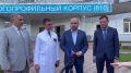 На пресс-подходе губернатор Самарской области Вячеслав Федорищев подвел итоги рабочего визита в ГБУЗ СО «Тольяттинская городская клиническая больница №5»