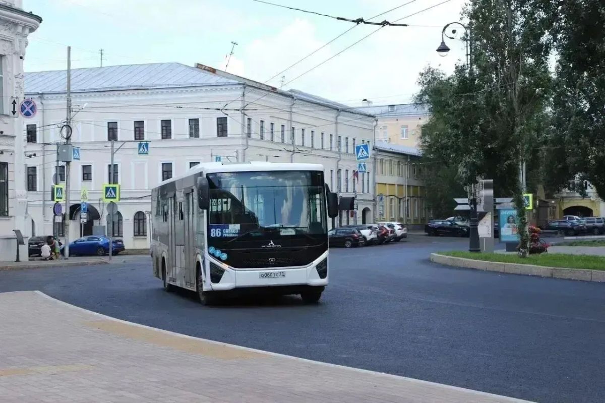 Стиль дизайна остановочных павильонов на площади Революции в Самаре выберут жители Стиль дизайна остановочных павильонов на площади Революции в Самаре выберут жители
