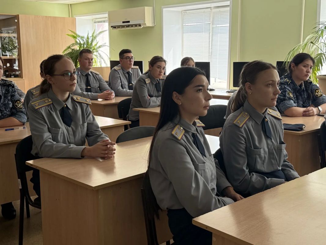 Ветеран следственных органов принял участие в профильном лекционном занятии со студентами Самарского юридического института ФСИН России Ветеран следственных органов принял участие в профильном лекционном занятии со студентами Самарского юридического института ФСИН России