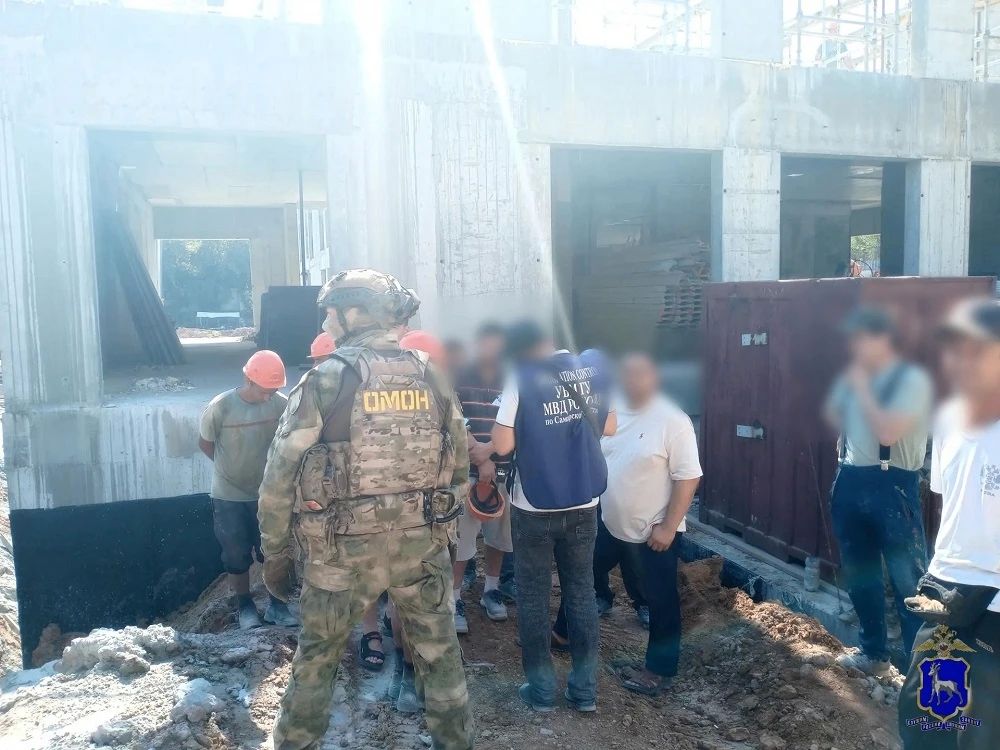 В Самарском регионе полицейские проводят работу по контролю за соблюдением миграционного законодательства В Самарском регионе полицейские проводят работу по контролю за соблюдением миграционного законодательства