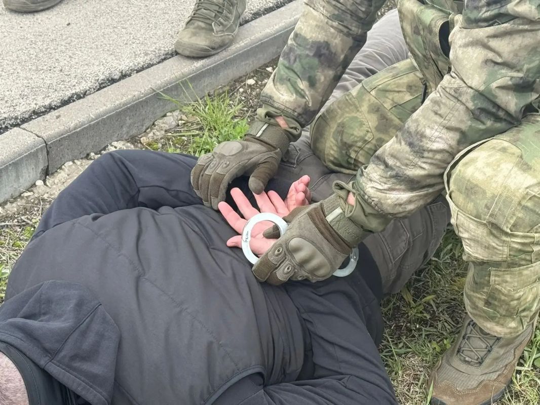 В Тольятти при содействии Росгвардии пресечена деятельность организованной группы, специализировавшейся на дистанционных хищениях денежных средств у пожилых граждан В Тольятти при содействии Росгвардии пресечена деятельность организованной группы, специализировавшейся на дистанционных хищениях денежных средств у пожилых граждан