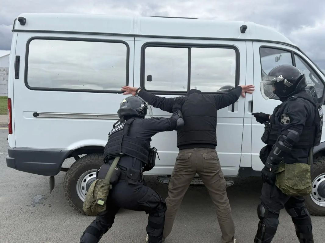 В Тольятти при содействии Росгвардии пресечена деятельность организованной группы, специализировавшейся на дистанционных хищениях денежных средств у пожилых граждан В Тольятти при содействии Росгвардии пресечена деятельность организованной группы, специализировавшейся на дистанционных хищениях денежных средств у пожилых граждан