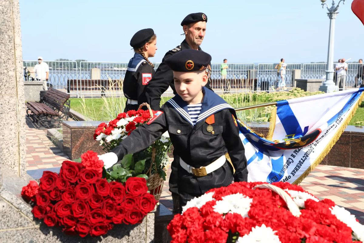 330-летие Военно-морского флота отметили на самарской набережной 330-летие Военно-морского флота отметили на самарской набережной
