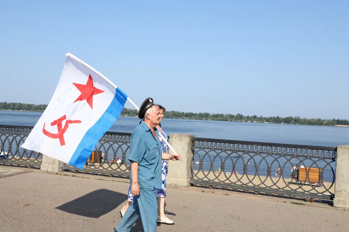 330-летие Военно-морского флота отметили на самарской набережной 330-летие Военно-морского флота отметили на самарской набережной