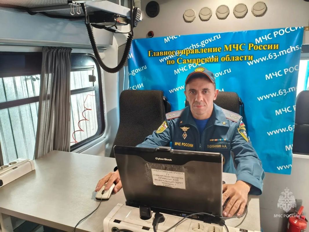 ВСЕГДА НА СВЯЗИ За каждым успешным выездом пожарных и спасателей стоит четкое взаимодействие всех подразделений ВСЕГДА НА СВЯЗИ За каждым успешным выездом пожарных и спасателей стоит четкое взаимодействие всех подразделений