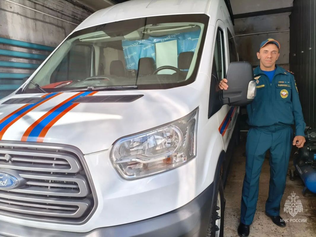 ВСЕГДА НА СВЯЗИ За каждым успешным выездом пожарных и спасателей стоит четкое взаимодействие всех подразделений ВСЕГДА НА СВЯЗИ За каждым успешным выездом пожарных и спасателей стоит четкое взаимодействие всех подразделений