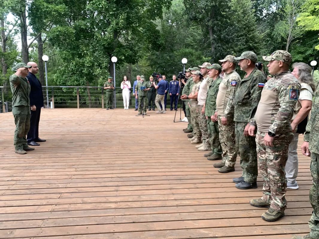 Губернатор Самарской области наградил бойцов мобильных огневых отрядов Губернатор Самарской области наградил бойцов мобильных огневых отрядов