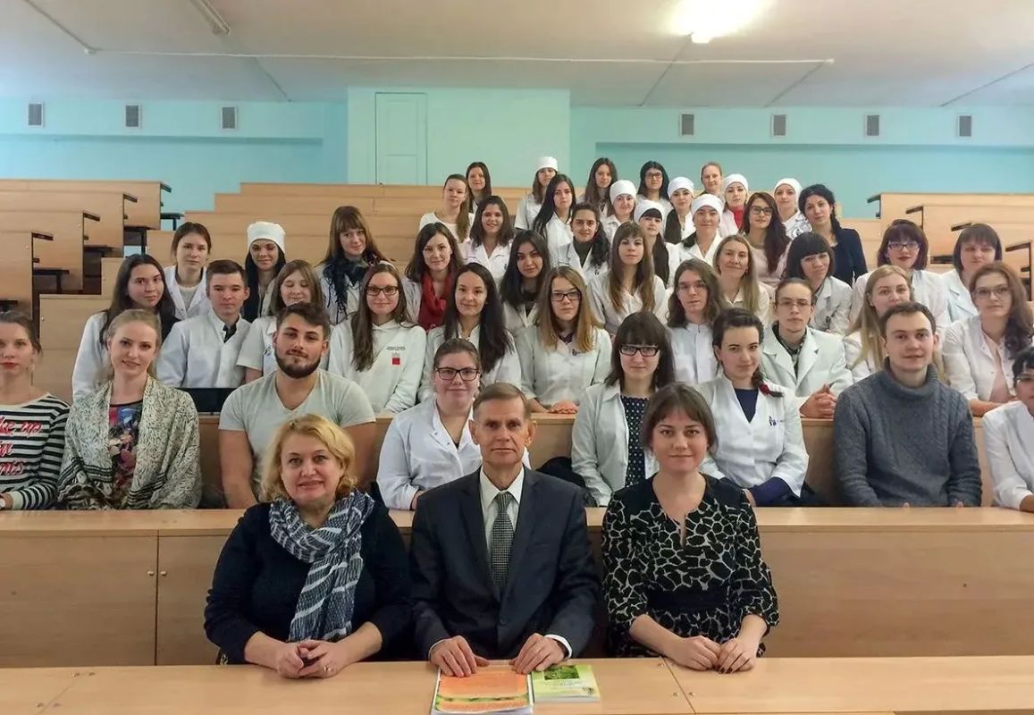 Сегодня исполняется 75 лет заслуженному деятелю науки Российской Федерации, д.ф.н., профессору, заведующему кафедрой фармакогнозии с ботаникой и основами фитотерапии СамГМУ Владимиру Куркину. Сегодня исполняется 75 лет заслуженному деятелю науки Российской Федерации, д.ф.н., профессору, заведующему кафедрой фармакогнозии с ботаникой и основами фитотерапии СамГМУ Владимиру Куркину.