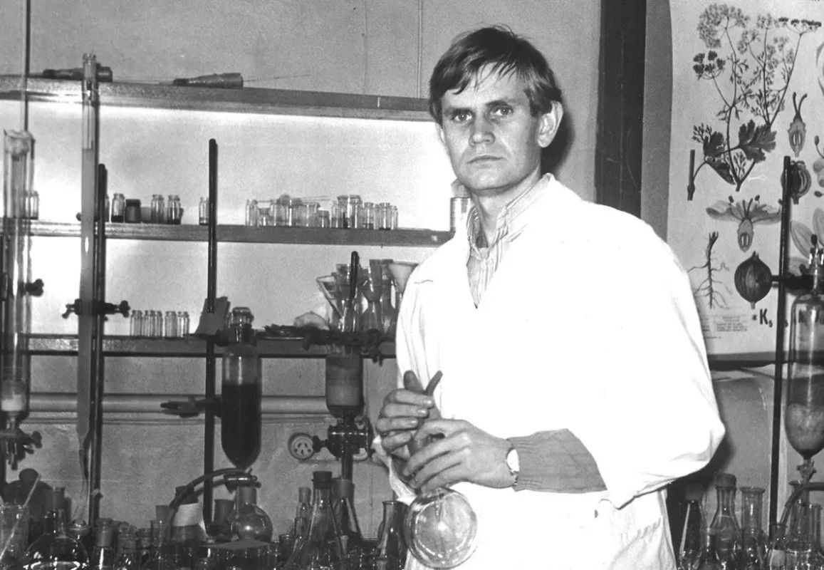 Сегодня исполняется 75 лет заслуженному деятелю науки Российской Федерации, д.ф.н., профессору, заведующему кафедрой фармакогнозии с ботаникой и основами фитотерапии СамГМУ Владимиру Куркину.