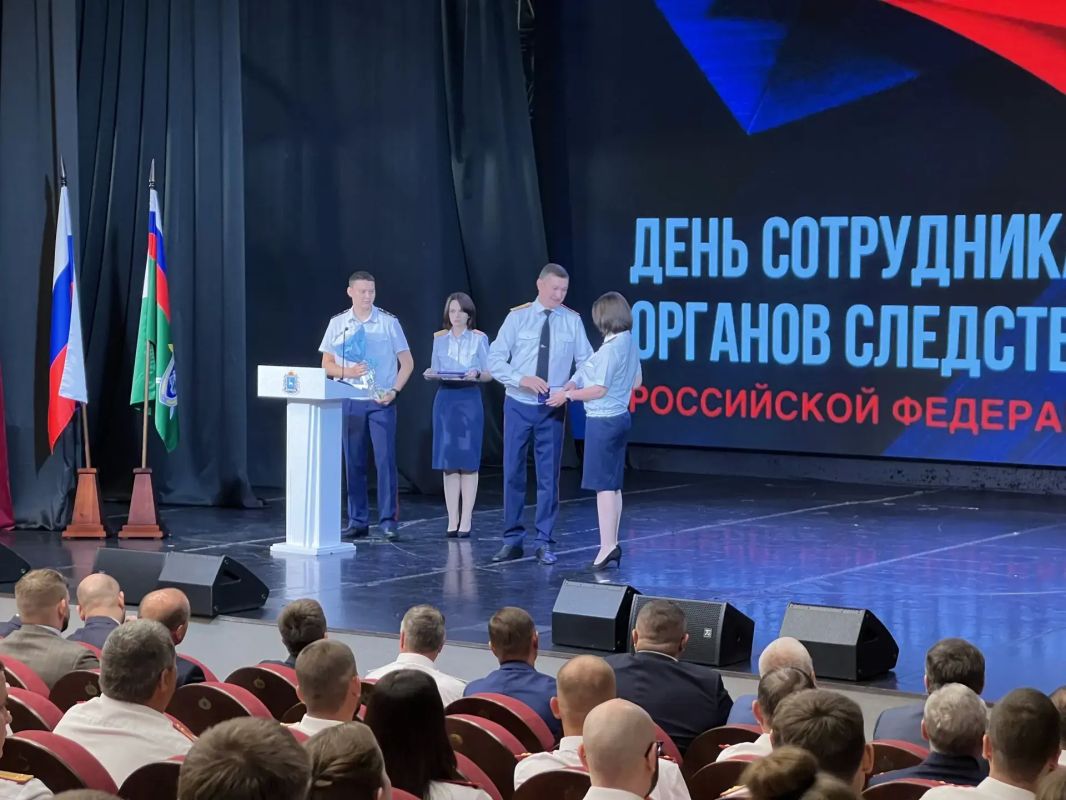 Губернатор Самарской области поздравил сотрудников органов следствия в честь прошедшего профессионального праздника Губернатор Самарской области поздравил сотрудников органов следствия в честь прошедшего профессионального праздника