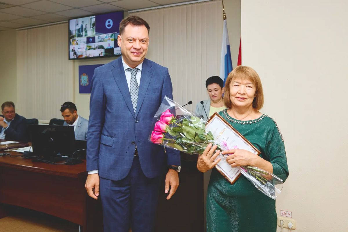 Андрей Орлов вручил ведомственные награды представителям отрасли здравоохранения Андрей Орлов вручил ведомственные награды представителям отрасли здравоохранения