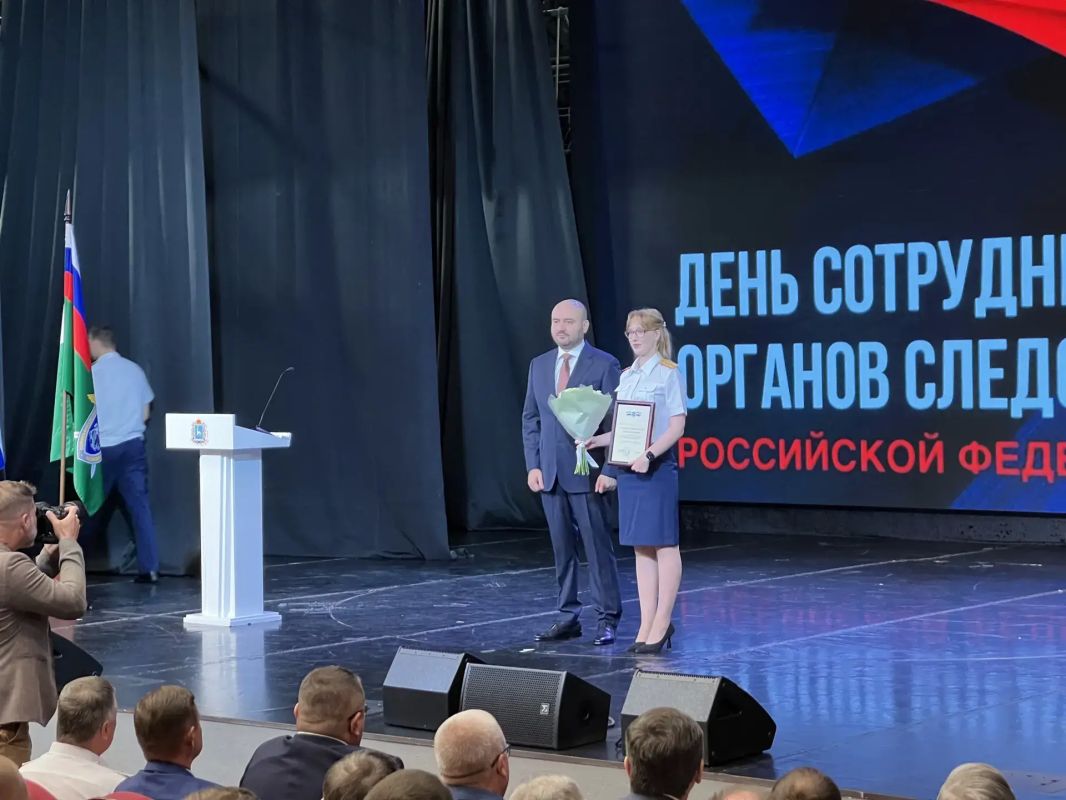 Губернатор Самарской области поздравил сотрудников органов следствия в честь прошедшего профессионального праздника Губернатор Самарской области поздравил сотрудников органов следствия в честь прошедшего профессионального праздника