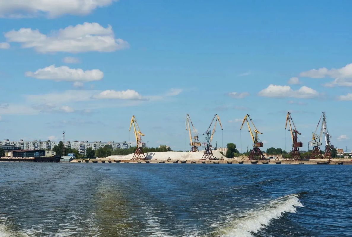 Два кадра, разделённые почти сорока годами Два кадра, разделённые почти сорока годами