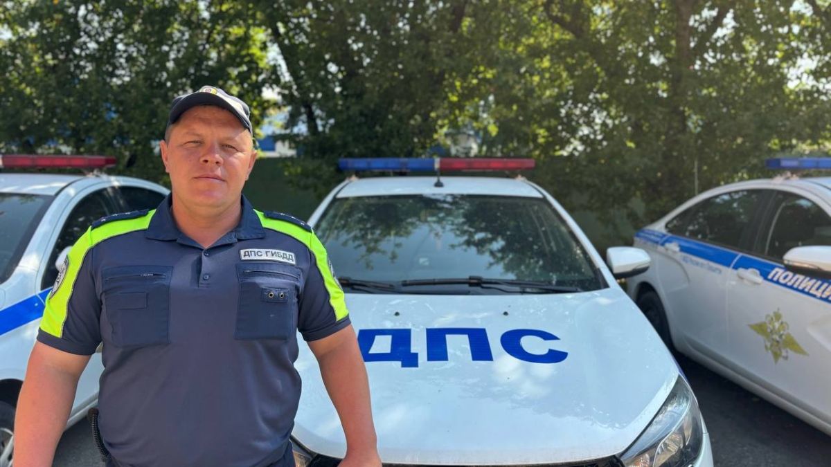 Дорожный полицейский оказал помощь местной жительнице, оказавшейся в сложной дорожной ситуации