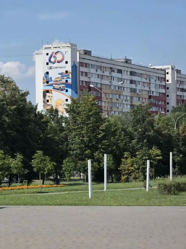 Новый мурал на Революционной, 56 обрел завершающий вид Новый мурал на Революционной, 56 обрел завершающий вид