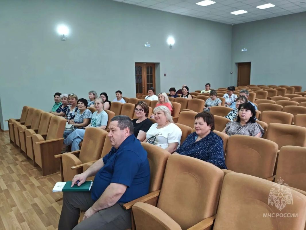 Безопасность на выборах: сотрудники МЧС провели инструктаж для членов избиркомов Безопасность на выборах: сотрудники МЧС провели инструктаж для членов избиркомов