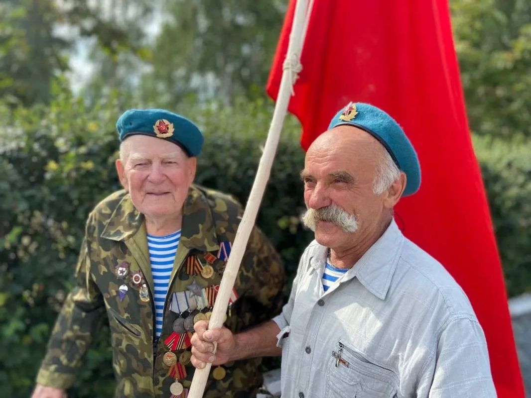 Символично, что в один день мы отмечаем два важных события: память святого пророка Илии и День Воздушно-десантных войск России Символично, что в один день мы отмечаем два важных события: память святого пророка Илии и День Воздушно-десантных войск России